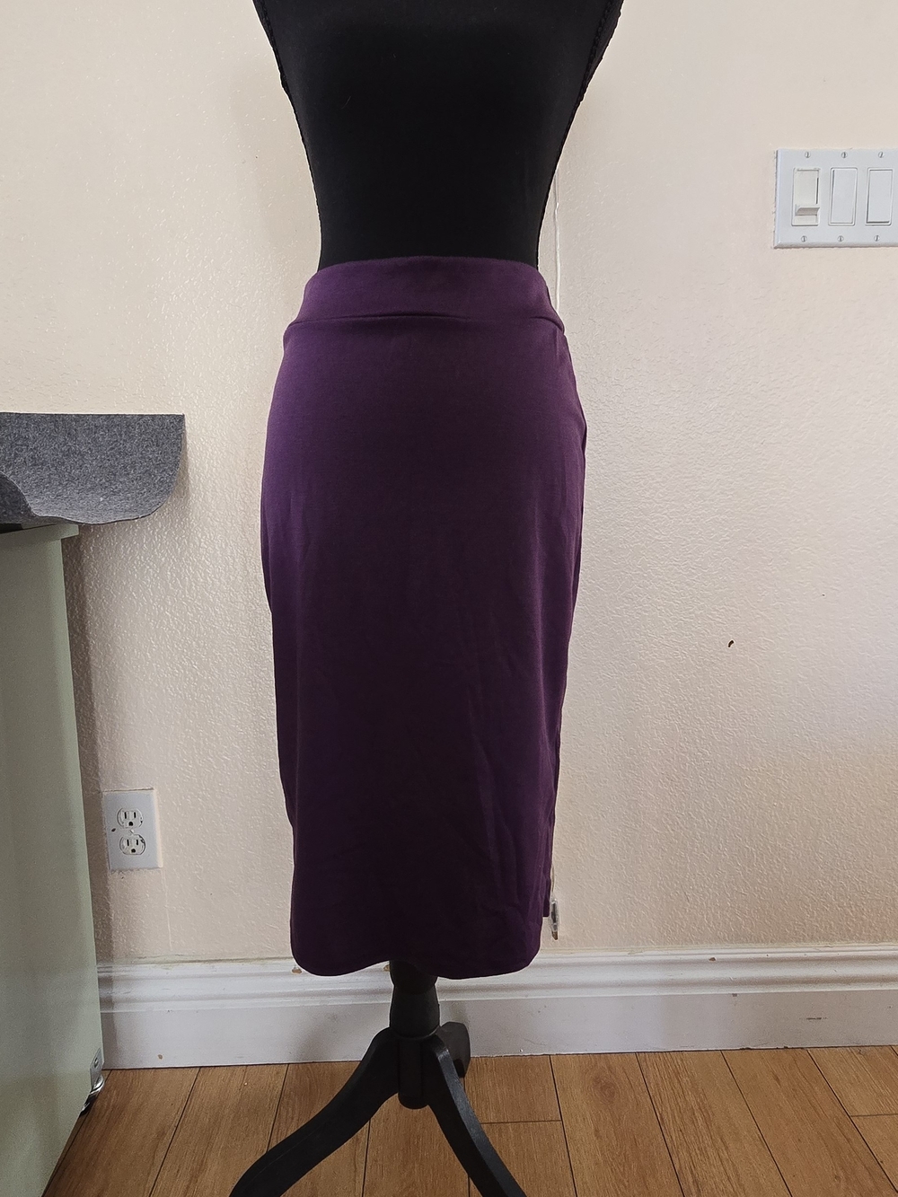 Women's Purple Pencil Midi Skirt - Sleek Office-to-Evening Style